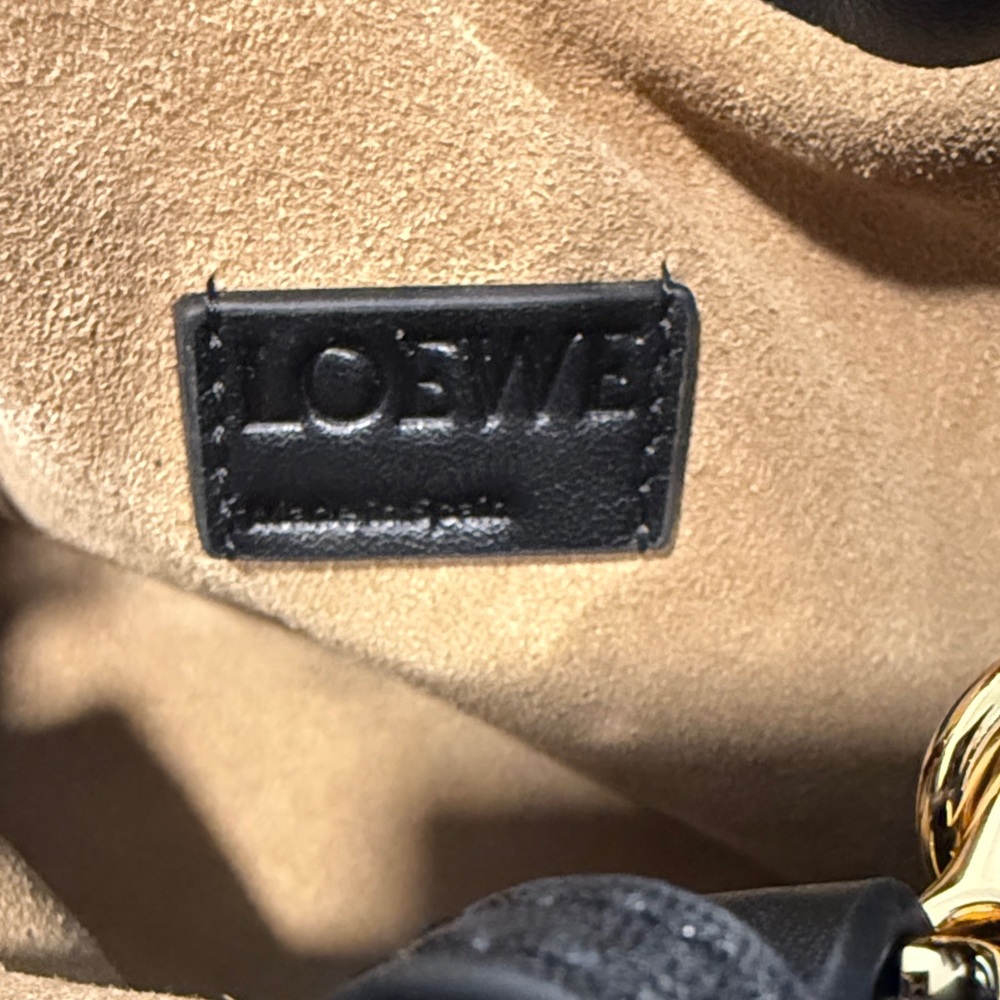 LOEWE Flamenco Black Leather Drawstring Shoulder Bag - Picture 4 of 8